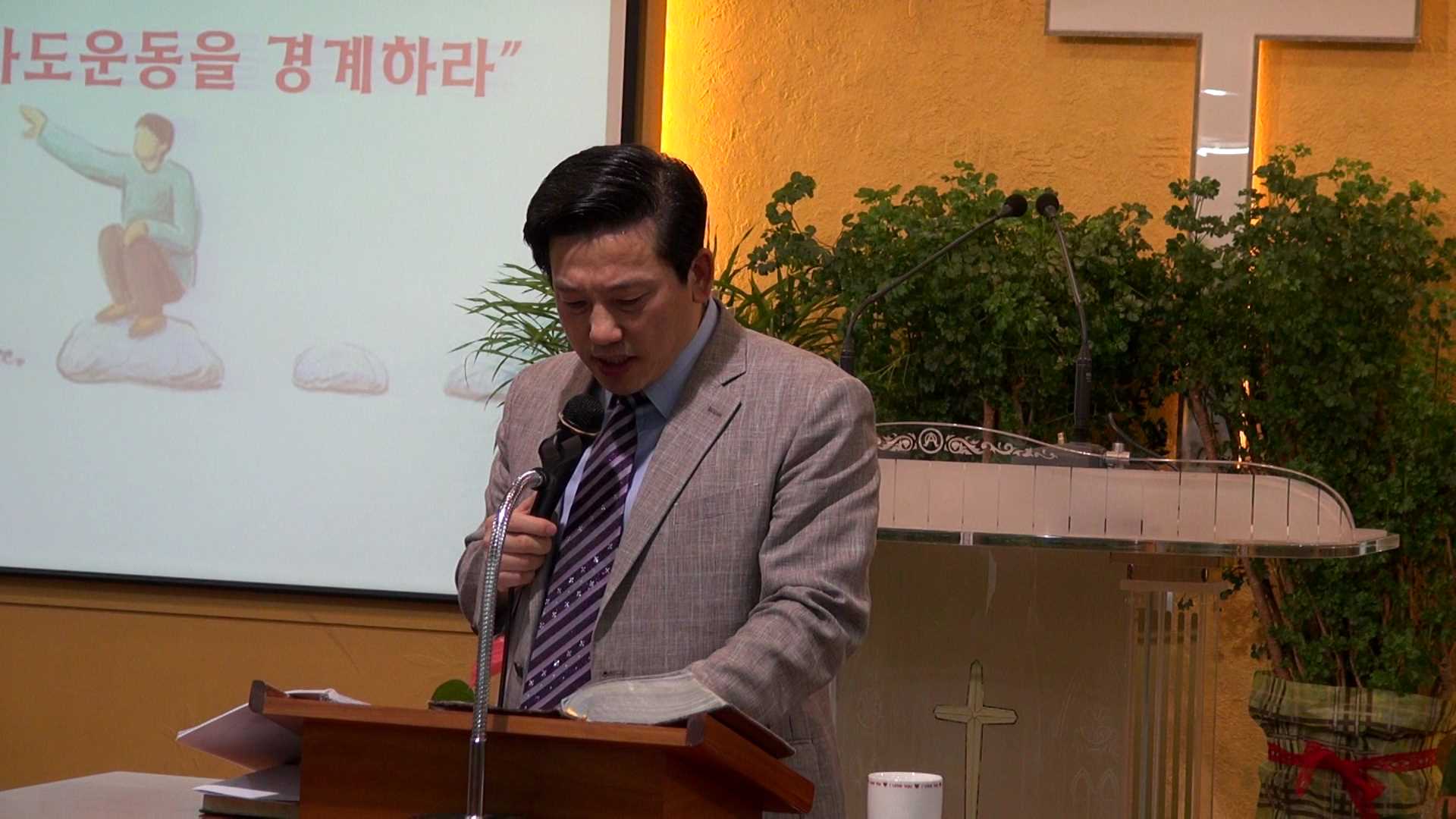 2015-8-02 주일오후찬양예배_00044.MTS_000500534.jpg