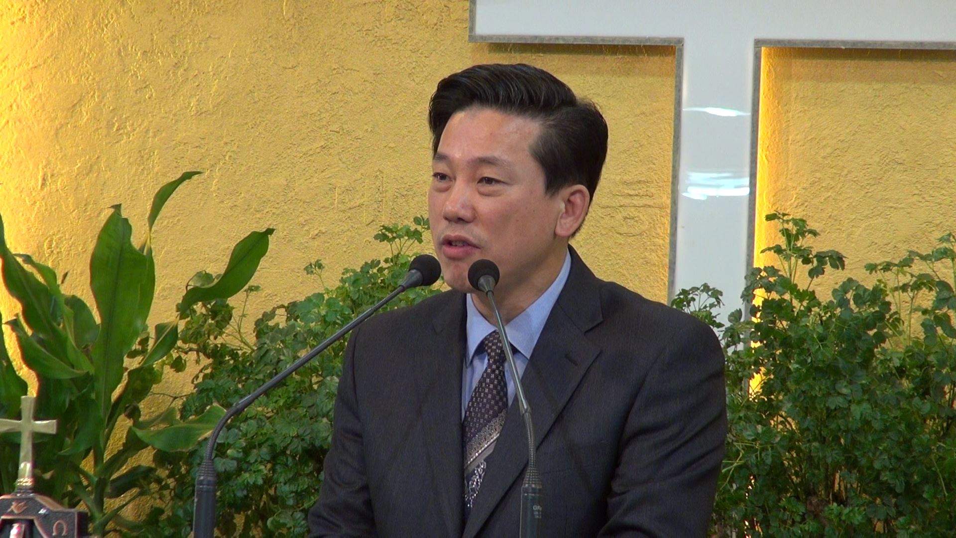 2015-11-22 왜 예수님만 길이라고 할까(요14;6과행4;12).ts_000013457.jpg